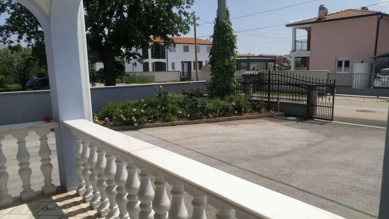 Apartman Janja Poreč 0*,  Croácia